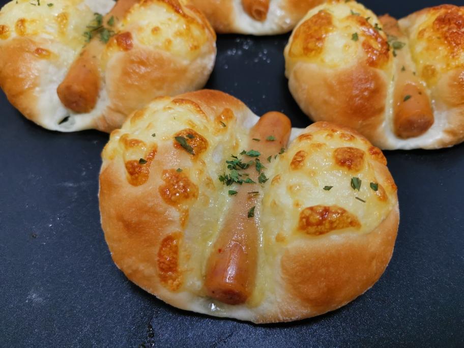 十三香肠仔面包的做法