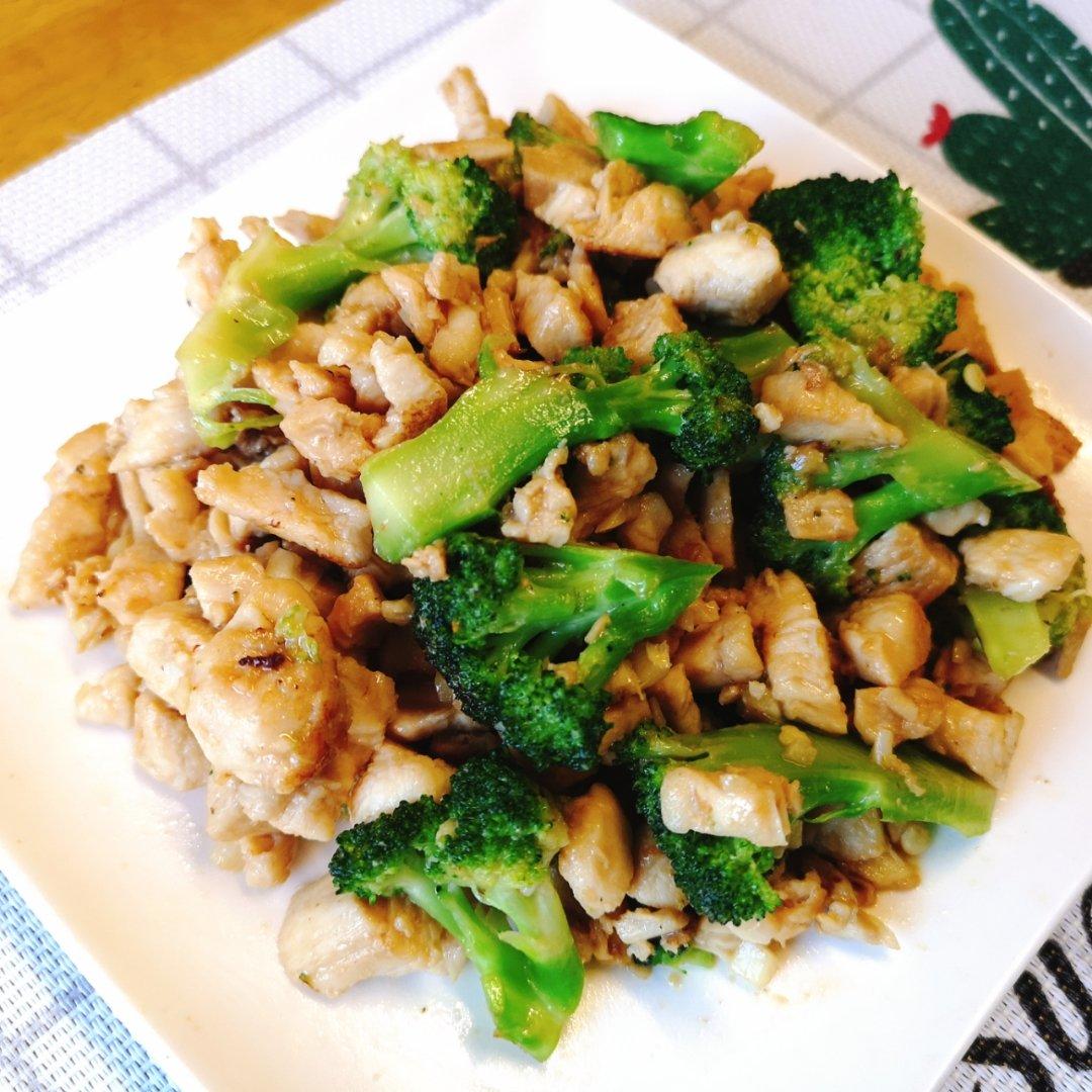 减脂增肌食谱——美味西兰花炒鸡胸肉