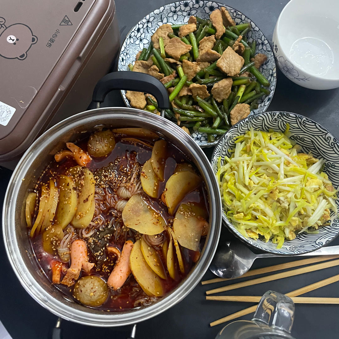 简单易做的下饭菜－蒜苔炒肉