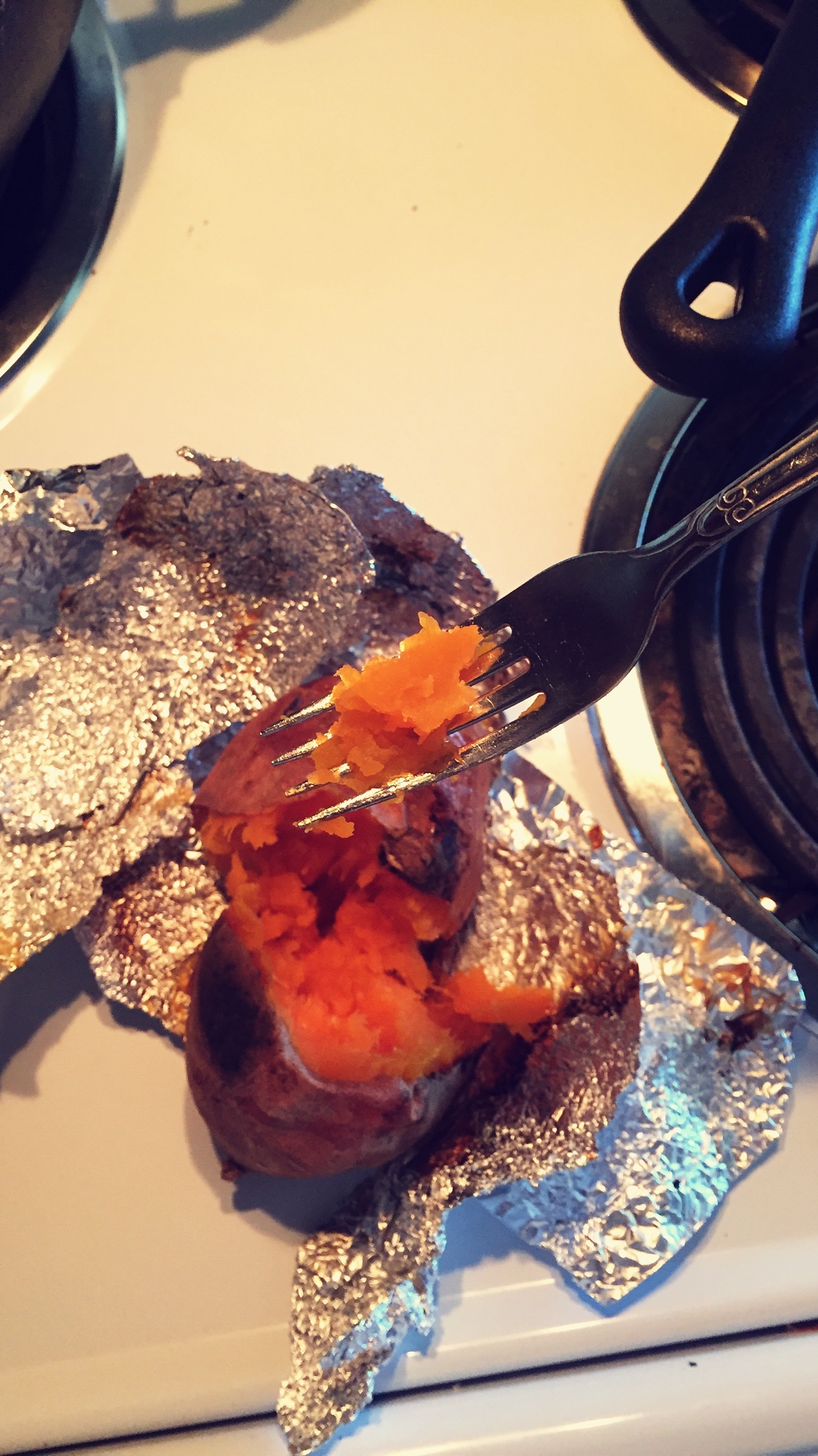 更接近传统做法的电热炉烤红薯的做法
