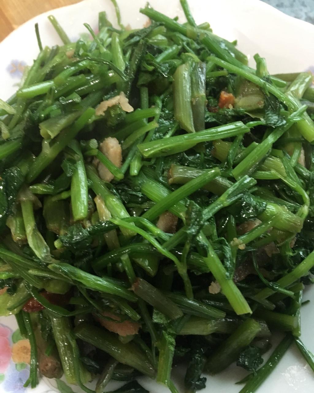 清炒水芹菜