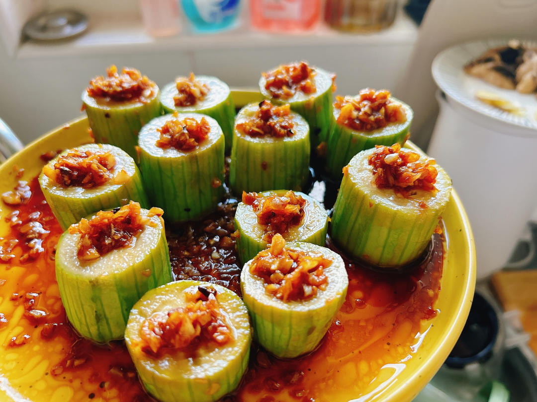 只需要五分钟就可以的美味蒜蓉蒸丝瓜