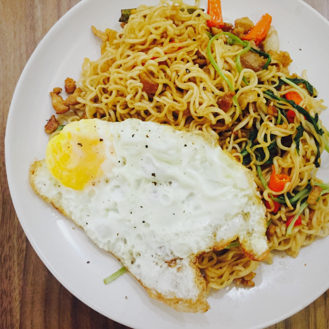 家常炒面：簡單、快捷，美味。