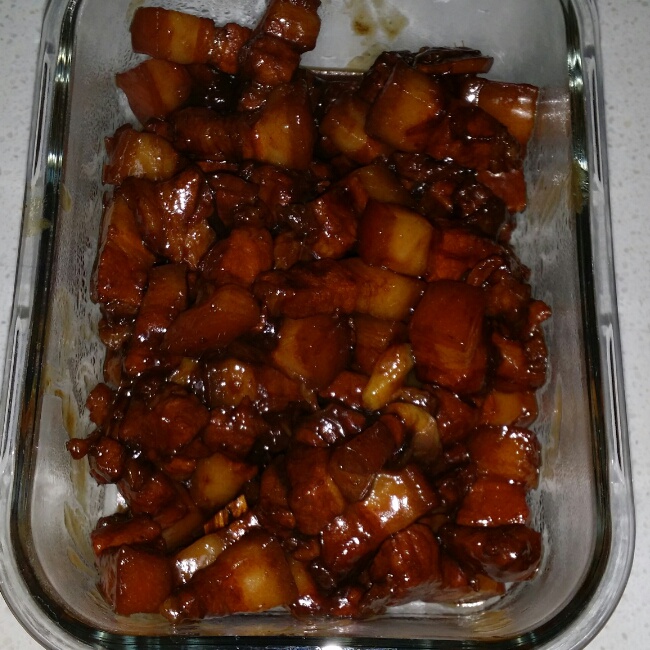 吃着碗里望着锅里的红烧肉