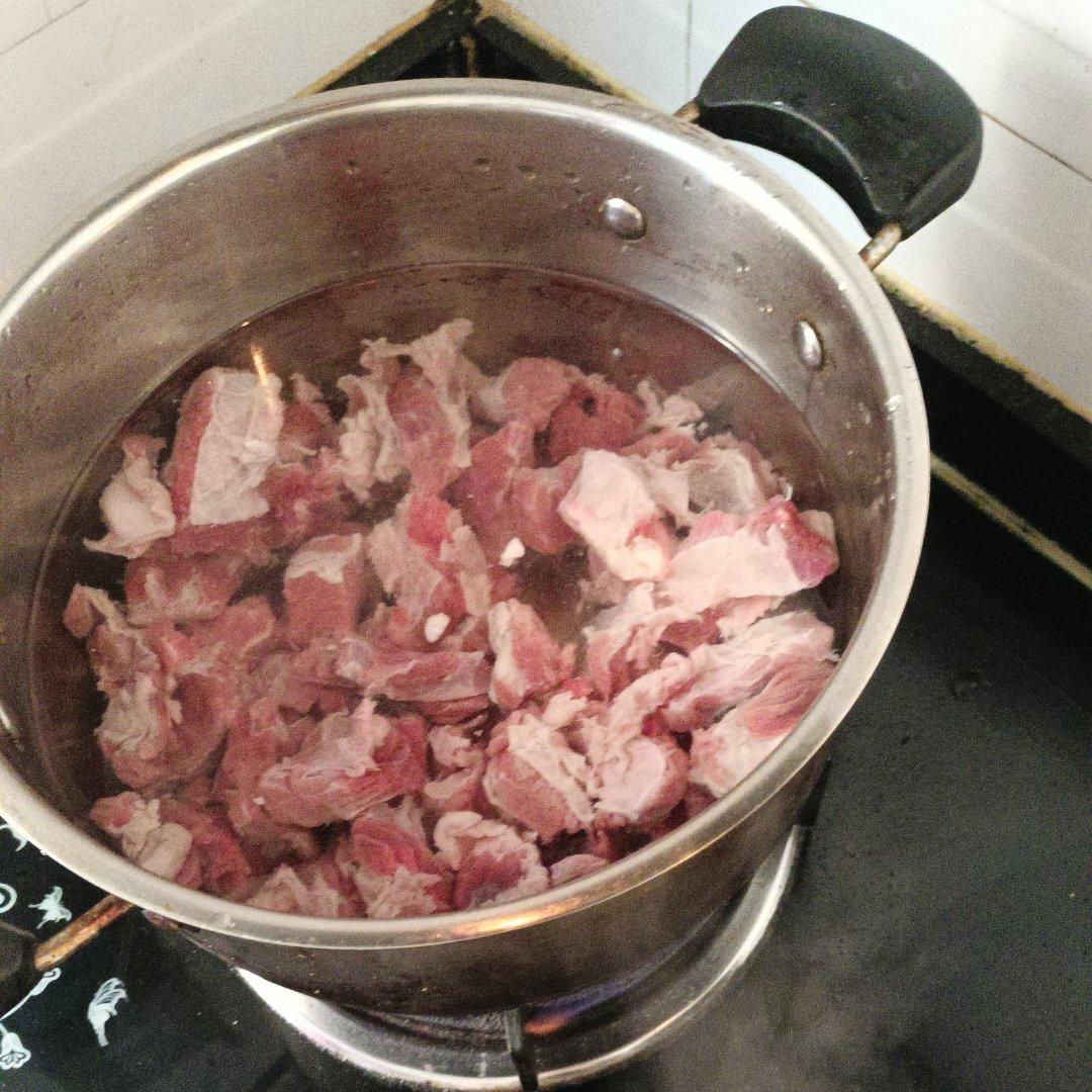 西红柿炖牛腩的做法