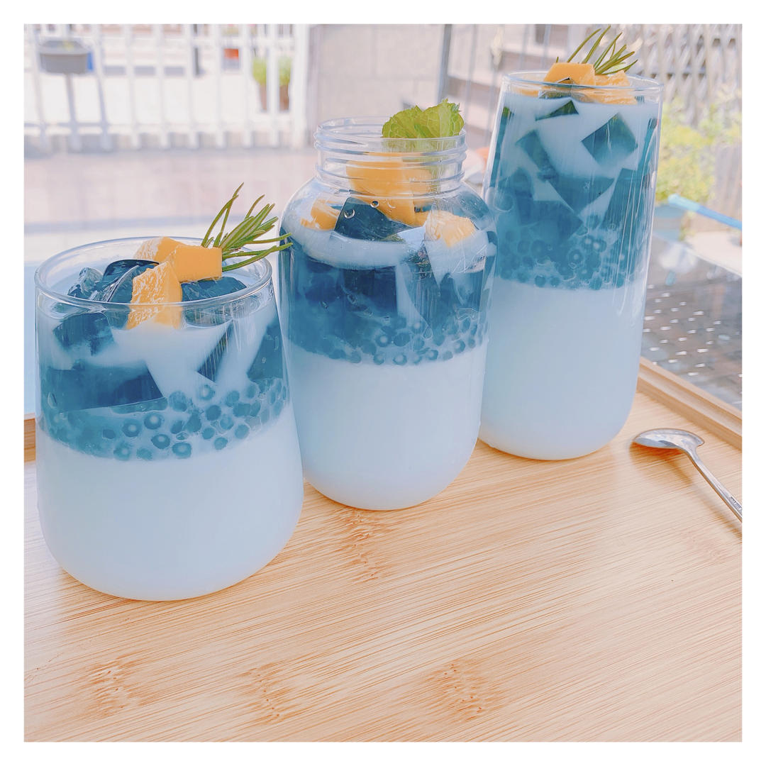 蝶豆花奶冻西米露