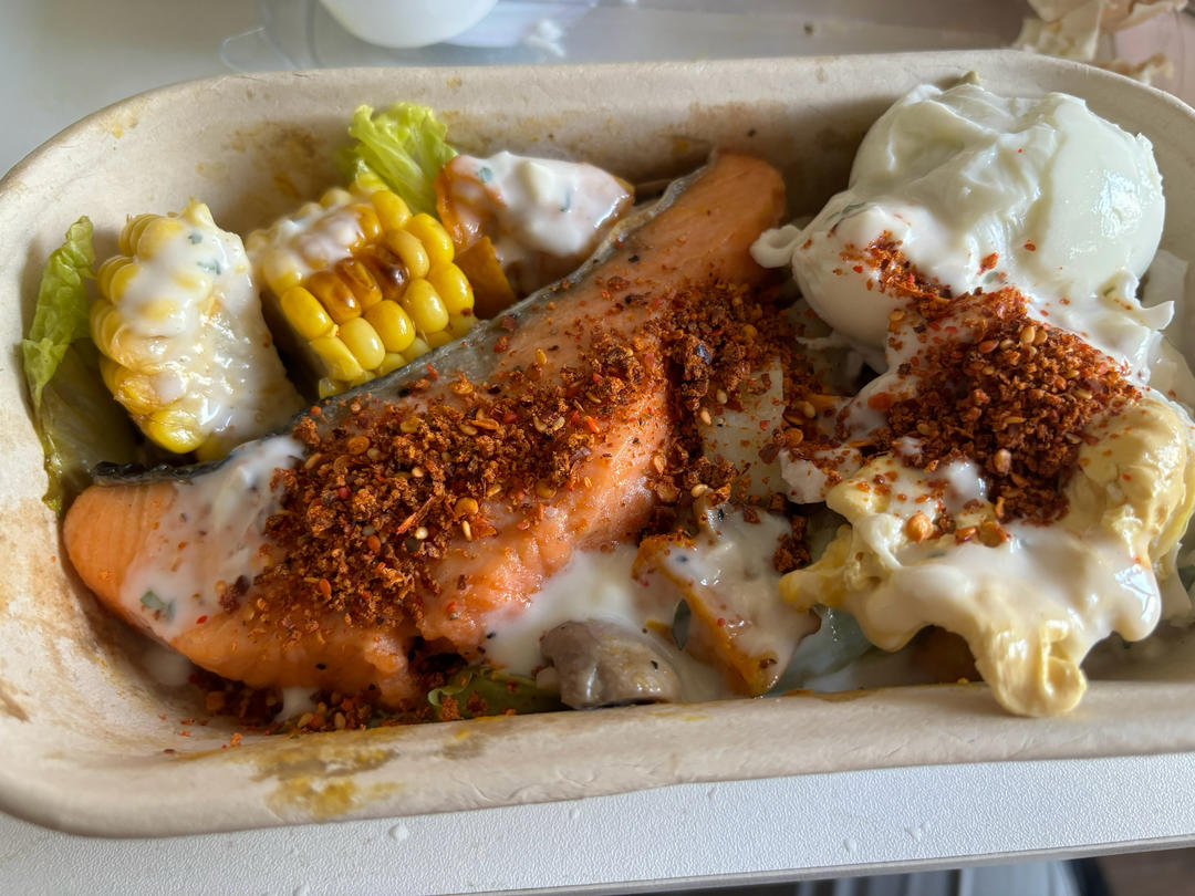 牛油果三文鱼芒果沙拉—轻食主义沙拉如命