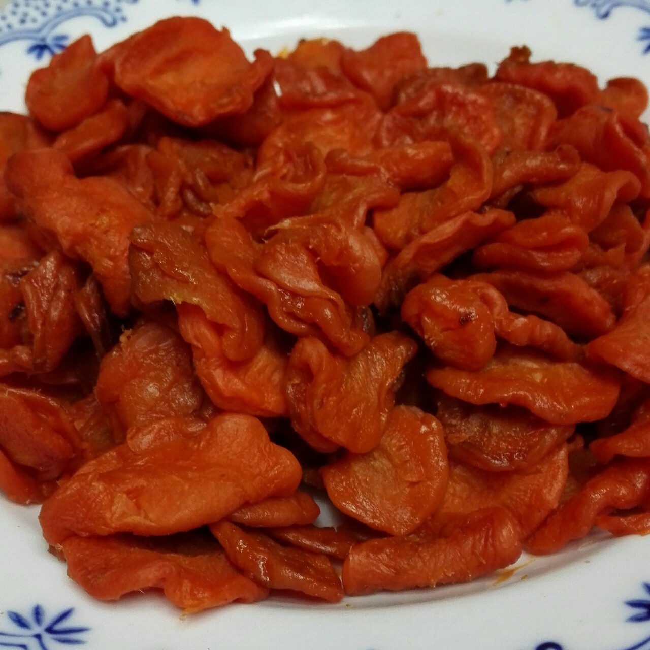 依照子瑜妈妈的方子制作的胡萝卜干，给宝宝当零食