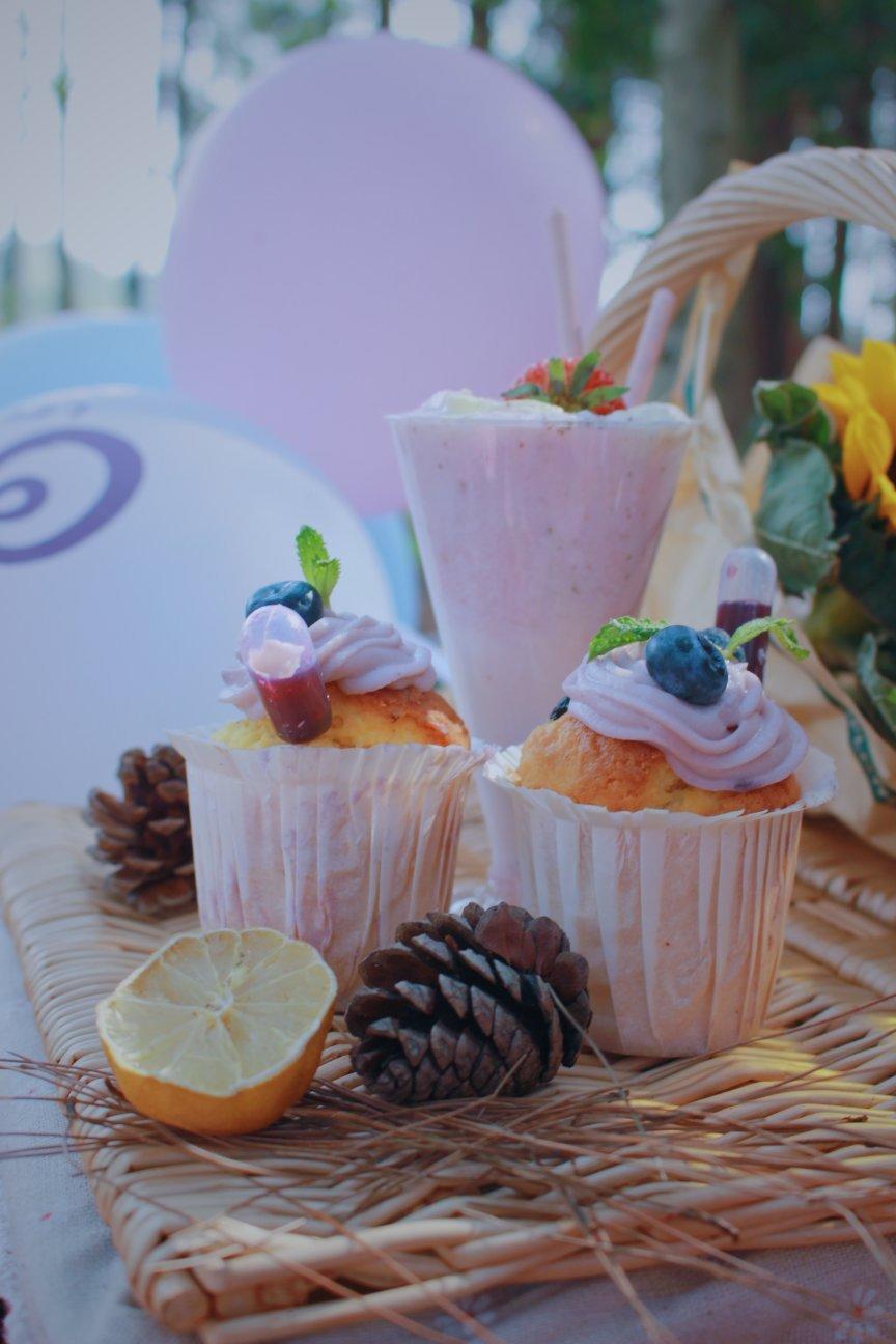 爆浆蓝莓乳酪cupcake配奶油奶酪顶