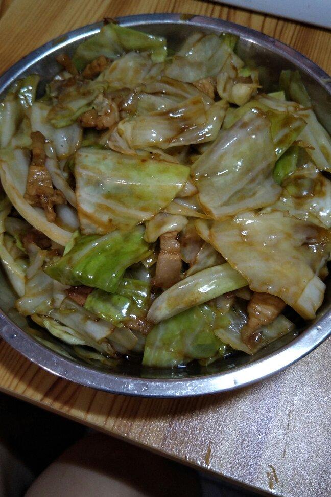 小麦-160做的五花肉炒手撕包菜