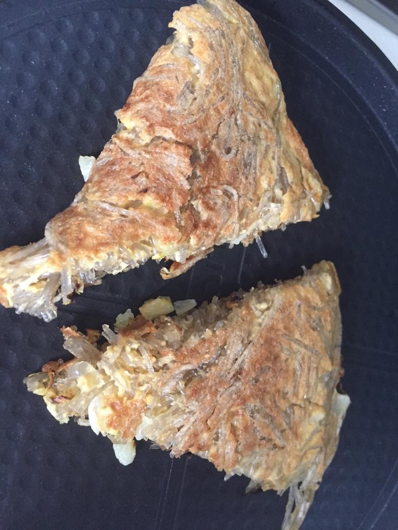鸡蛋煎红薯粉条饼