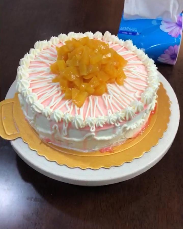 伊伊妈咪的爱做的6寸生日蛋糕