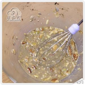 分蛋法制作杂粮坚果海绵蛋糕6寸的做法 步骤11