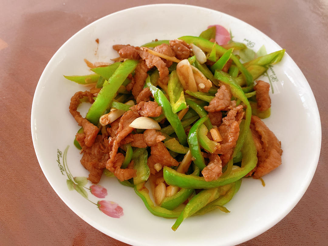 厨师长教你：“青椒肉丝”的正宗做法，色香味俱全