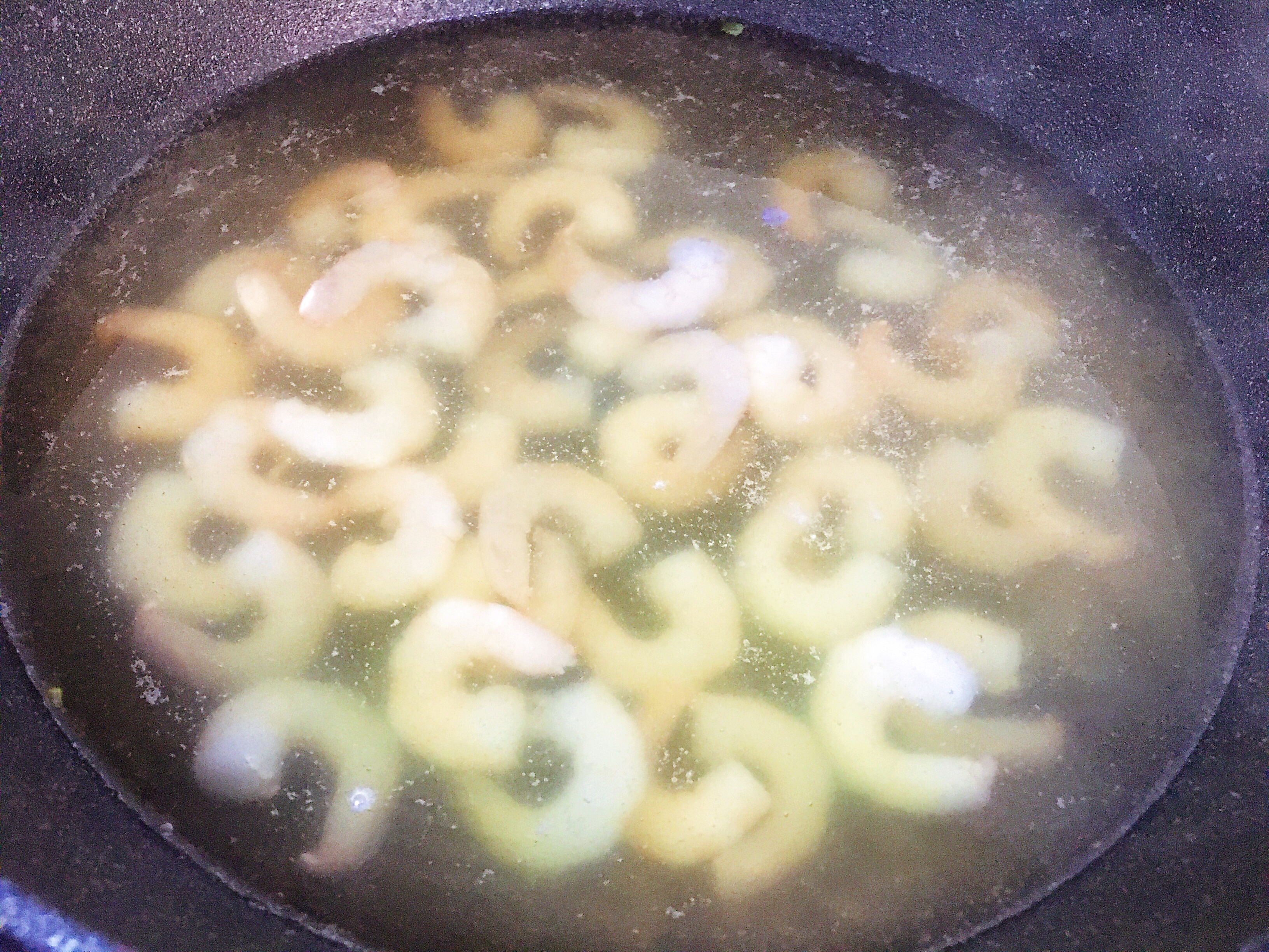 【低脂做法】虾仁豌豆炒蛋的做法 步骤3