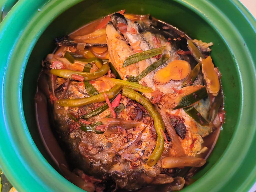 酸豆角煮三文鱼头
