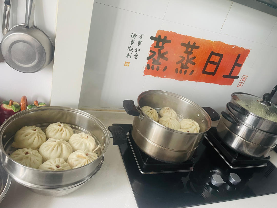 东北酸菜包子的奢豪版本——玉米面酸菜油滋了包子（附玉米面蒸饺和面方法）