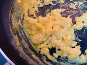 早餐/软嫩西式牛奶滑蛋的做法 步骤6