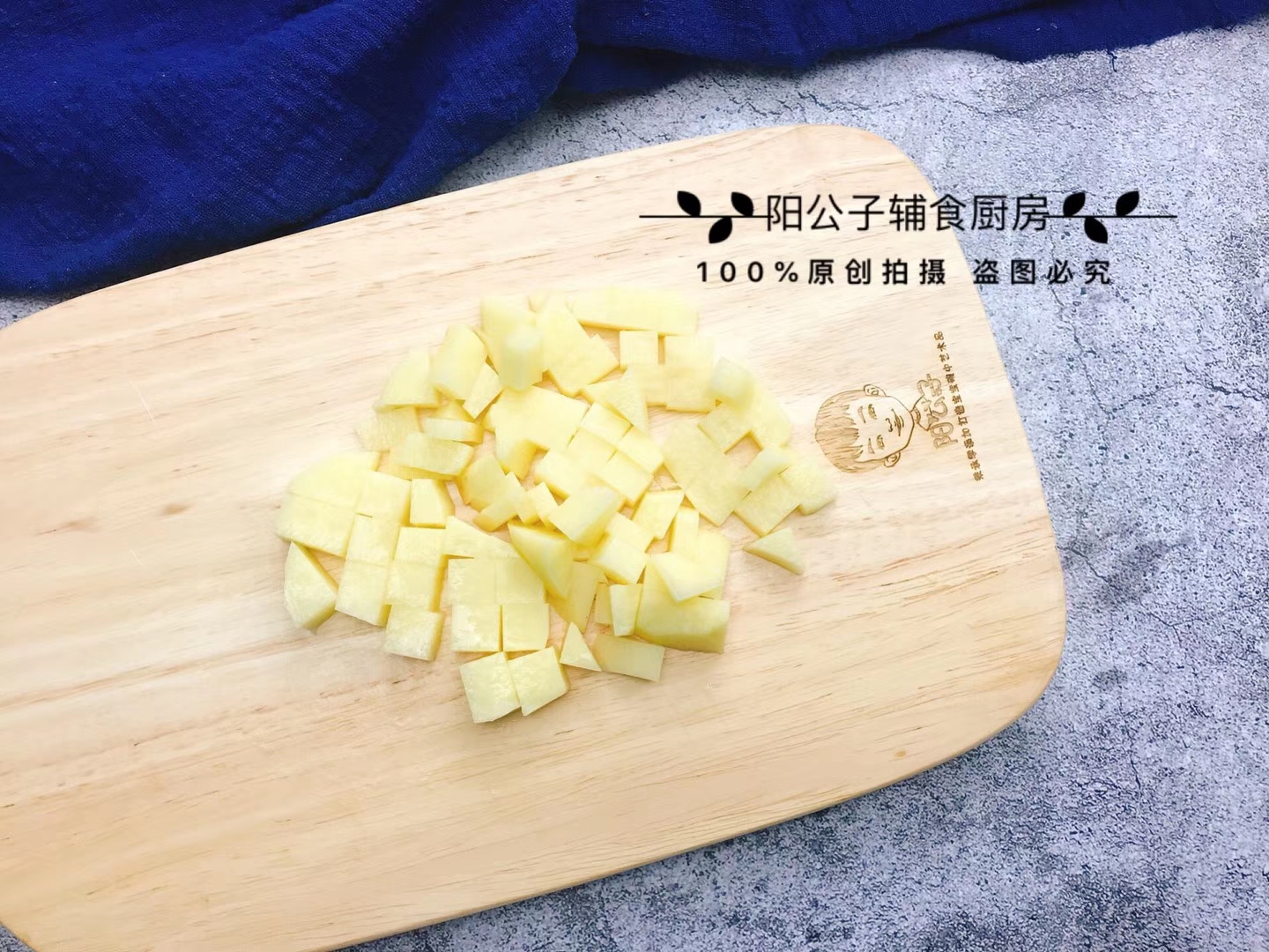 爱上阳公子宝宝辅食，适合8个月以上的宝宝食用的甜甜苹果土豆泥的做法 步骤2