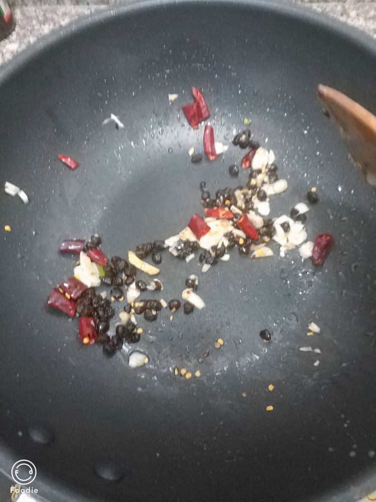 超下饭的尖椒豉香沙巴鱼的做法 步骤4