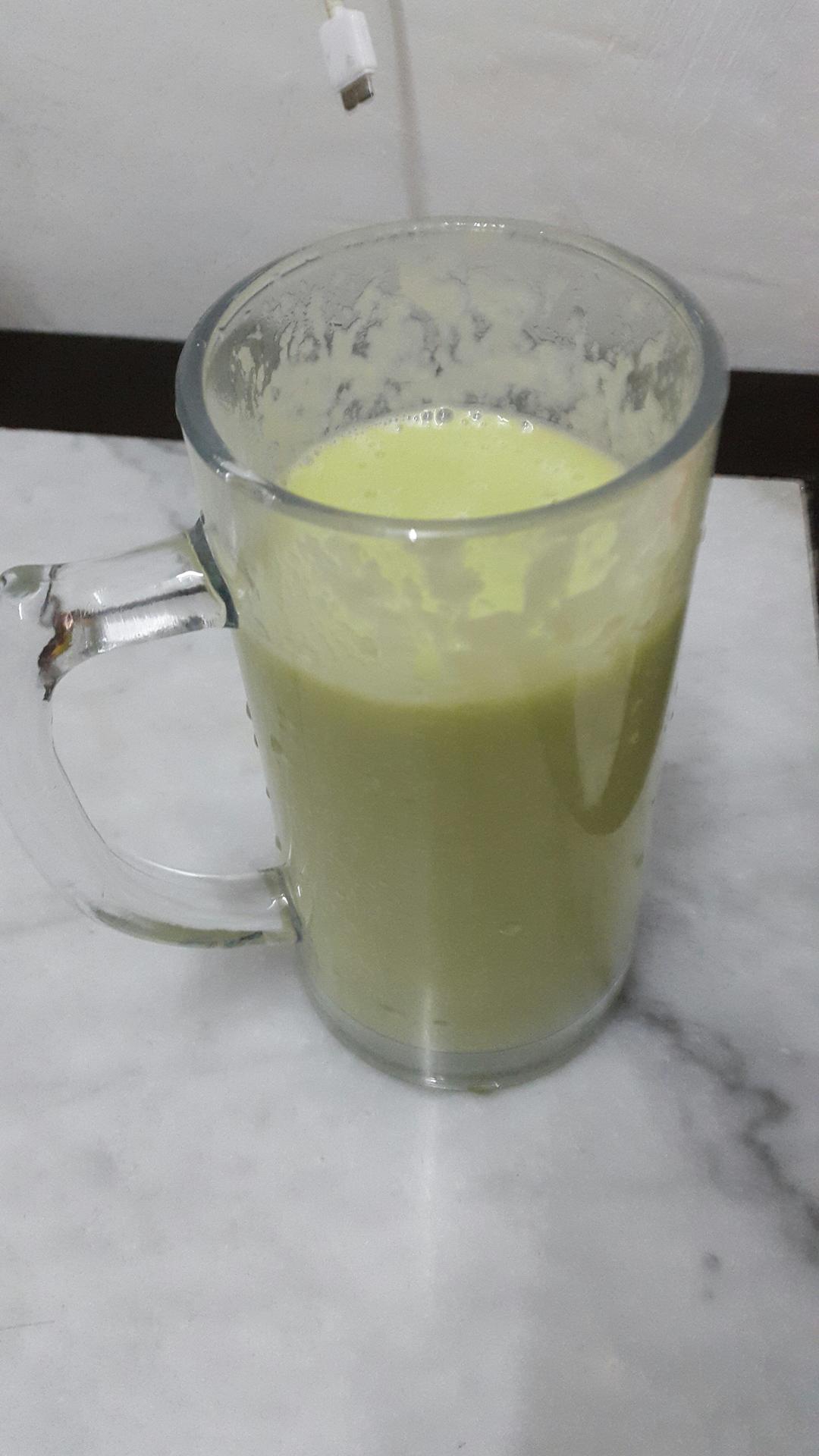牛油果雪梨汁的做法