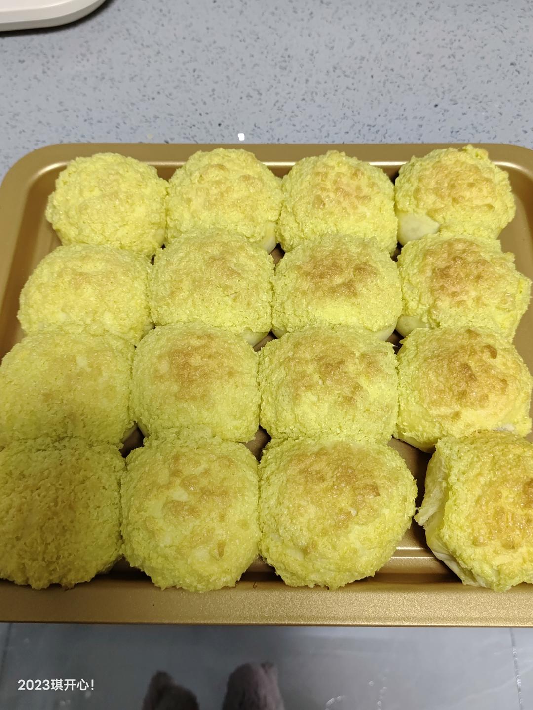 一次发酵同样松软的椰蓉小面包