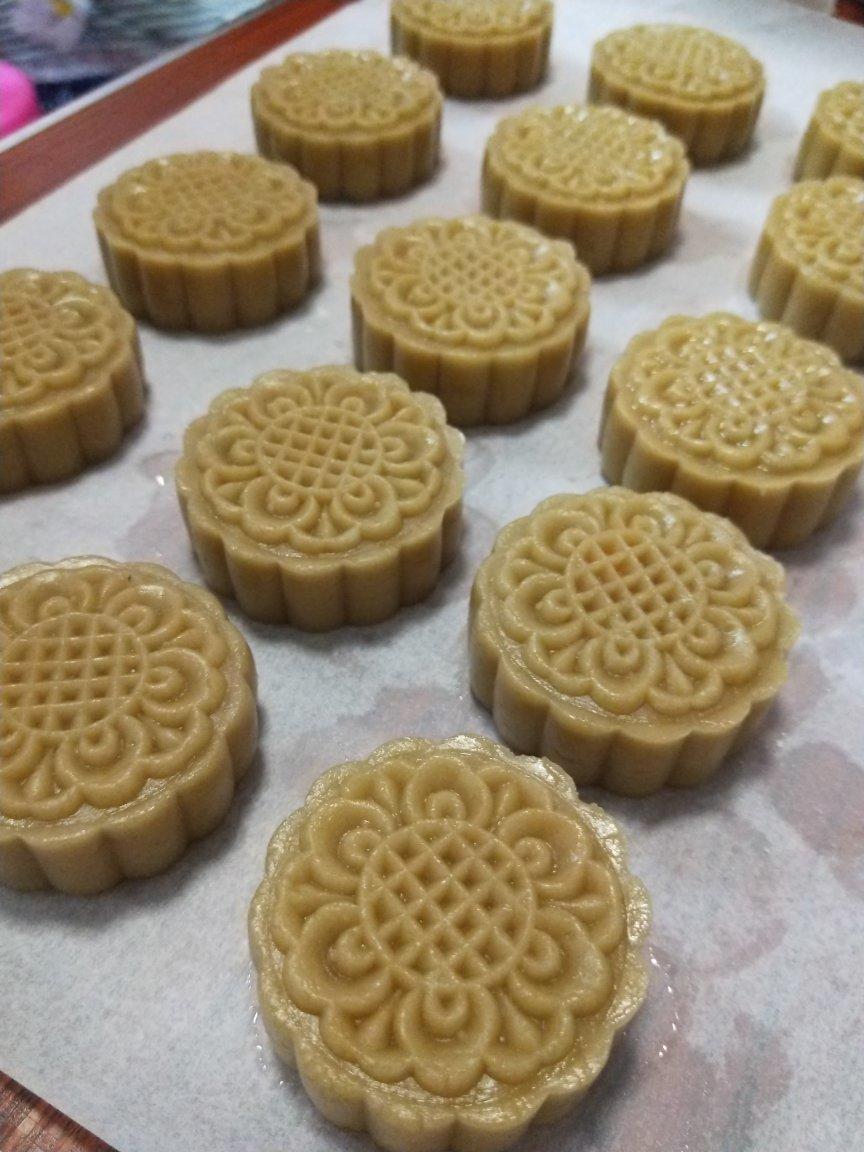 蛋黄莲蓉月饼