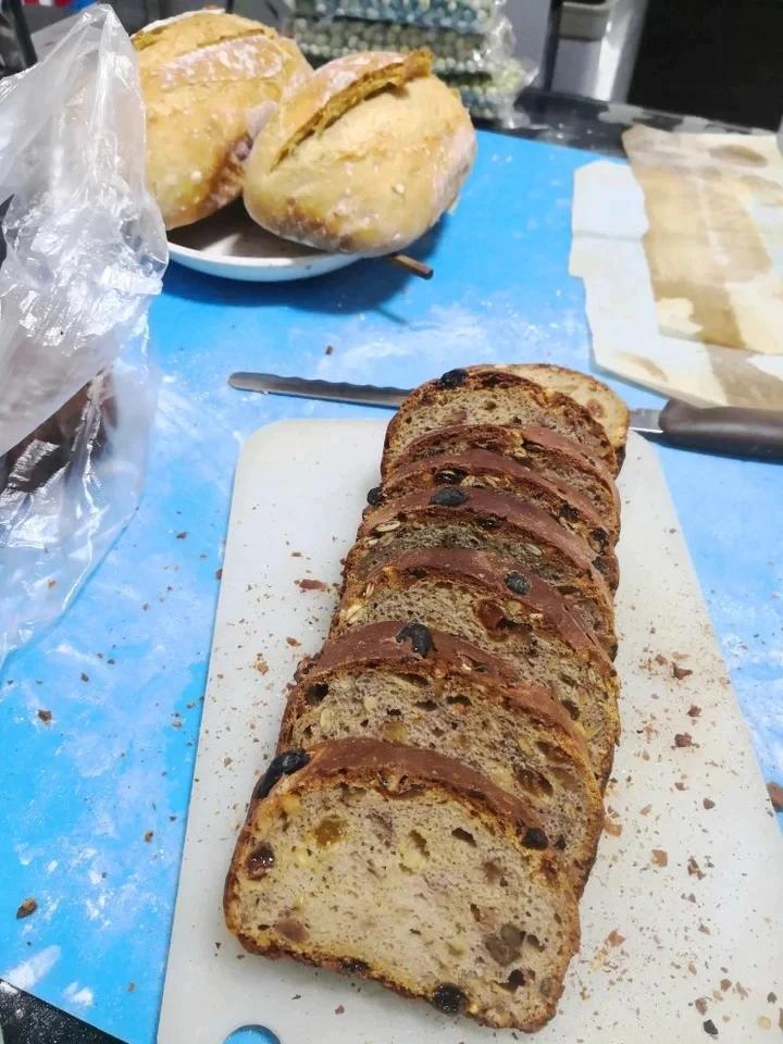 肉桂葡萄干核桃吐司