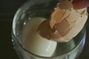 十秒钟快速剥鸡蛋——手不碰就能剥出光滑白嫩鸡蛋的做法 步骤5
