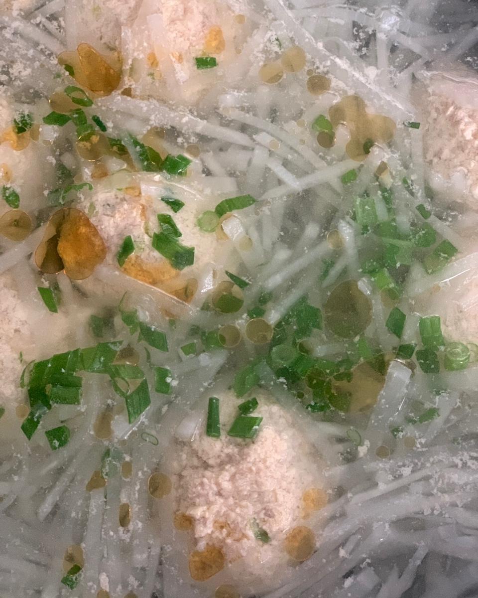 【10分钟系列】白萝卜豆腐圆子汤