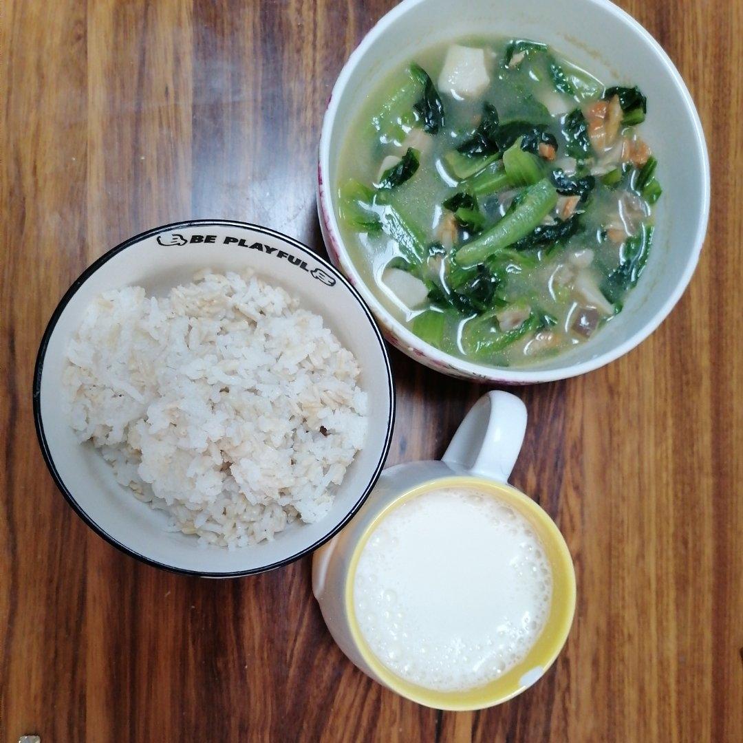 油煮鸡肉蘑菇菠菜+无糖豆浆