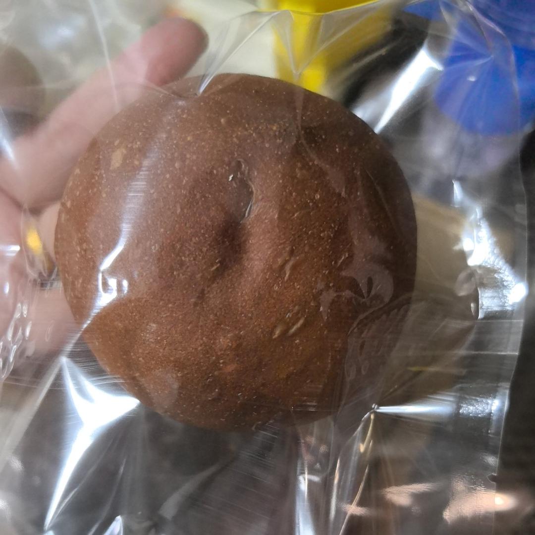 双重巧克力口感---爆浆可可小面包，好像也叫黑眼豆豆