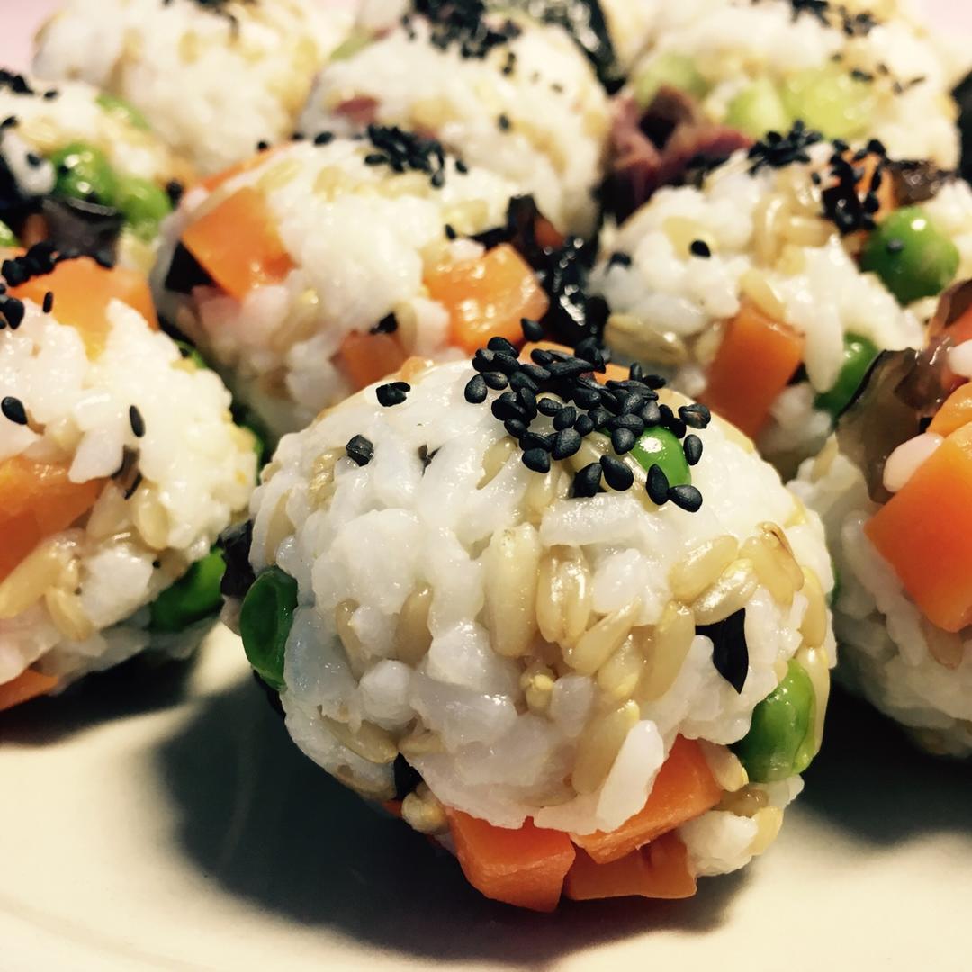 五彩燕麦糙米饭团