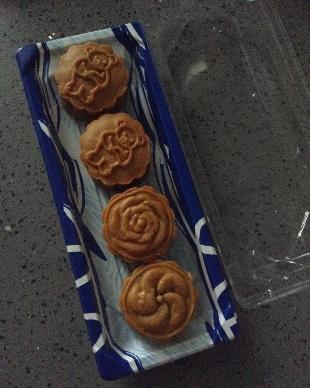 黑芝麻蛋黄月饼