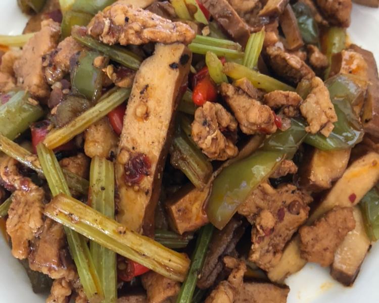 芹菜香干炒肉（改良版小炒肉）