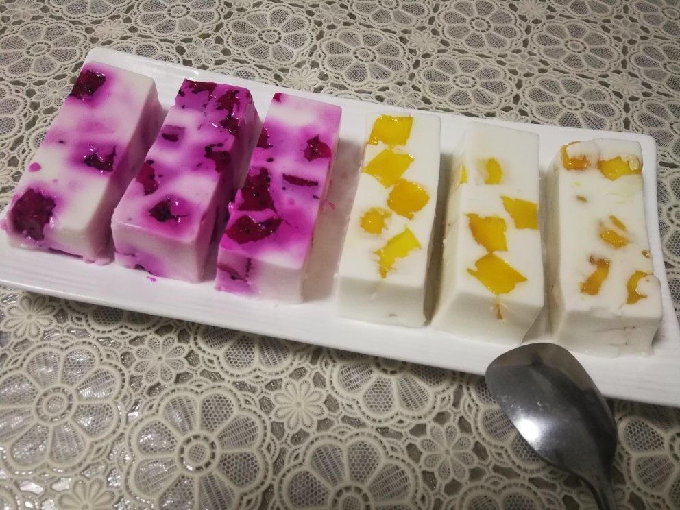 草莓芒果椰奶冻
