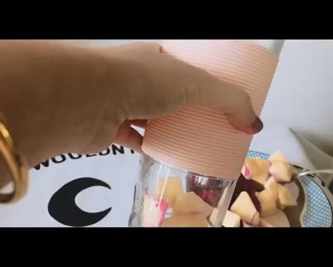 减脂果蔬汁：火龙果苹果汁的做法