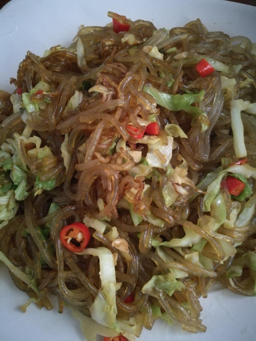 包菜粉丝炒鸡蛋