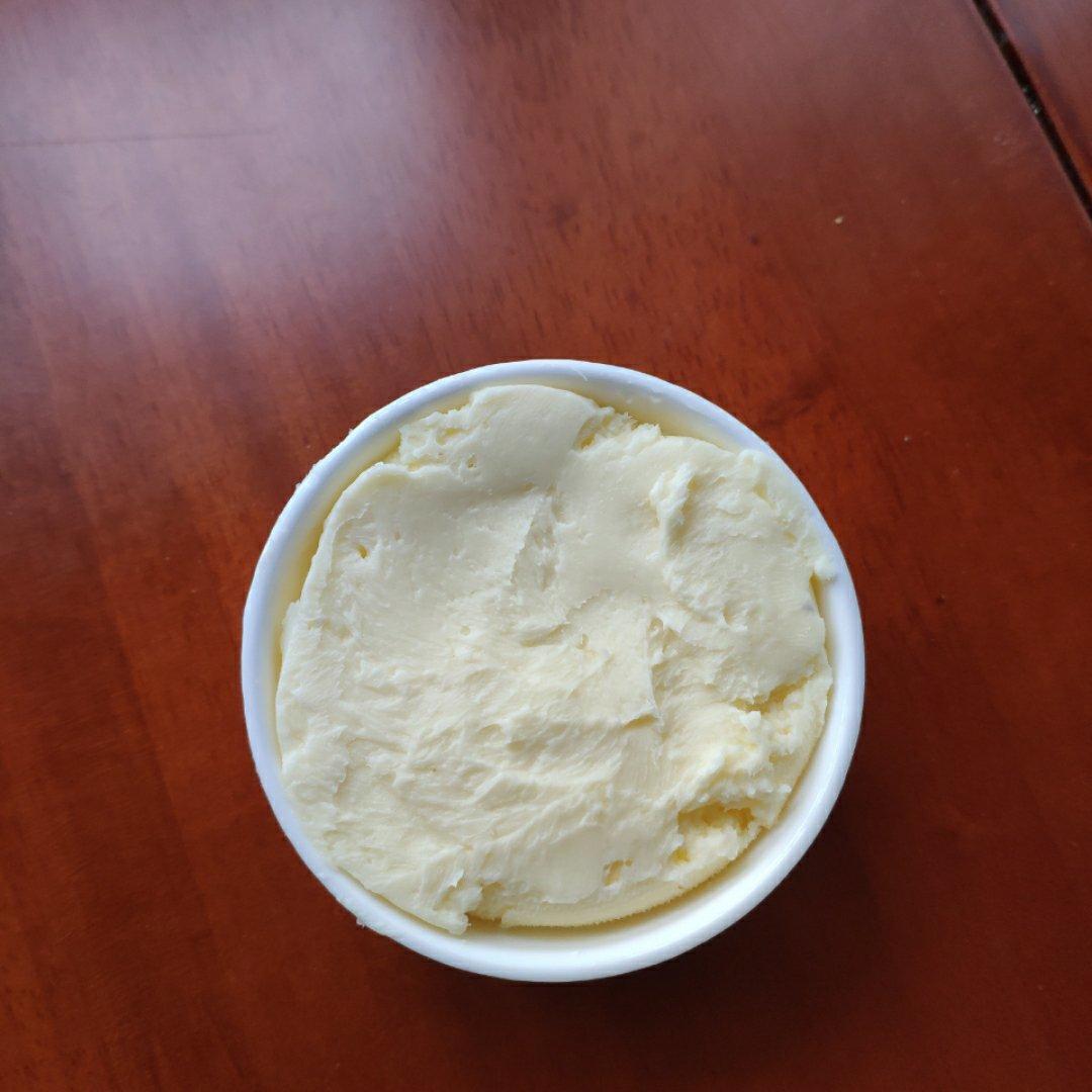 家庭自制黄油和酪乳 Homemade Butter and Butter Milk