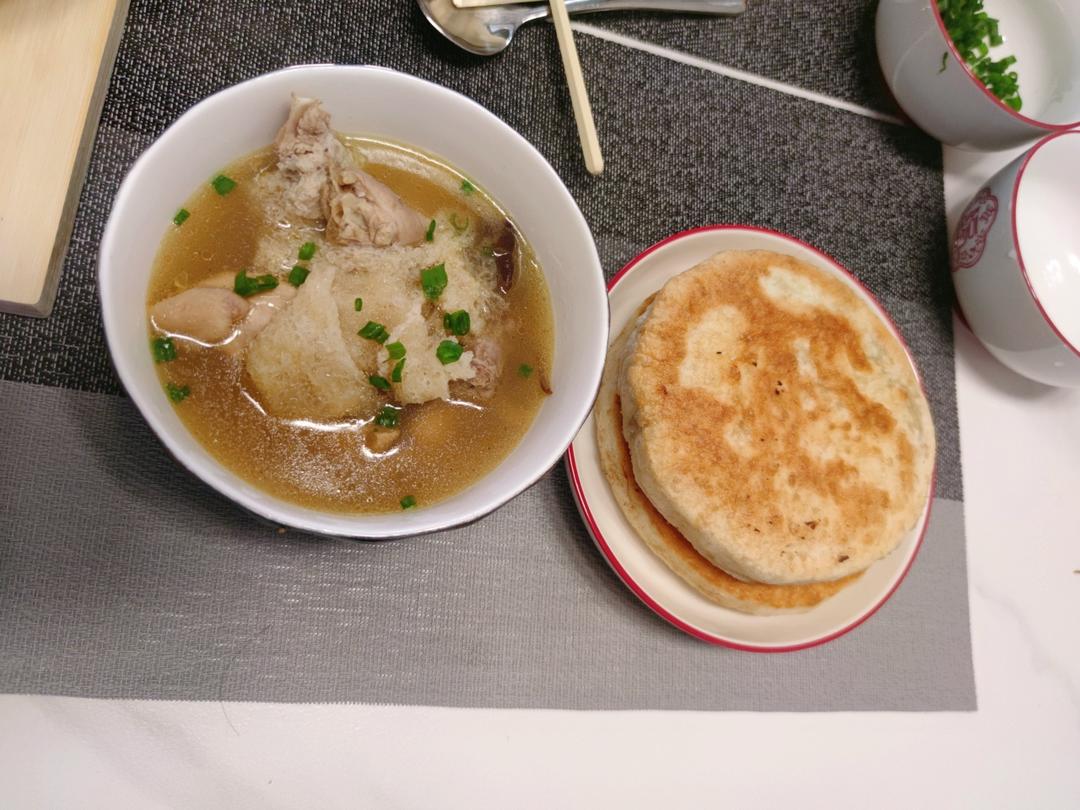 姬松茸竹荪菌菇鸡汤