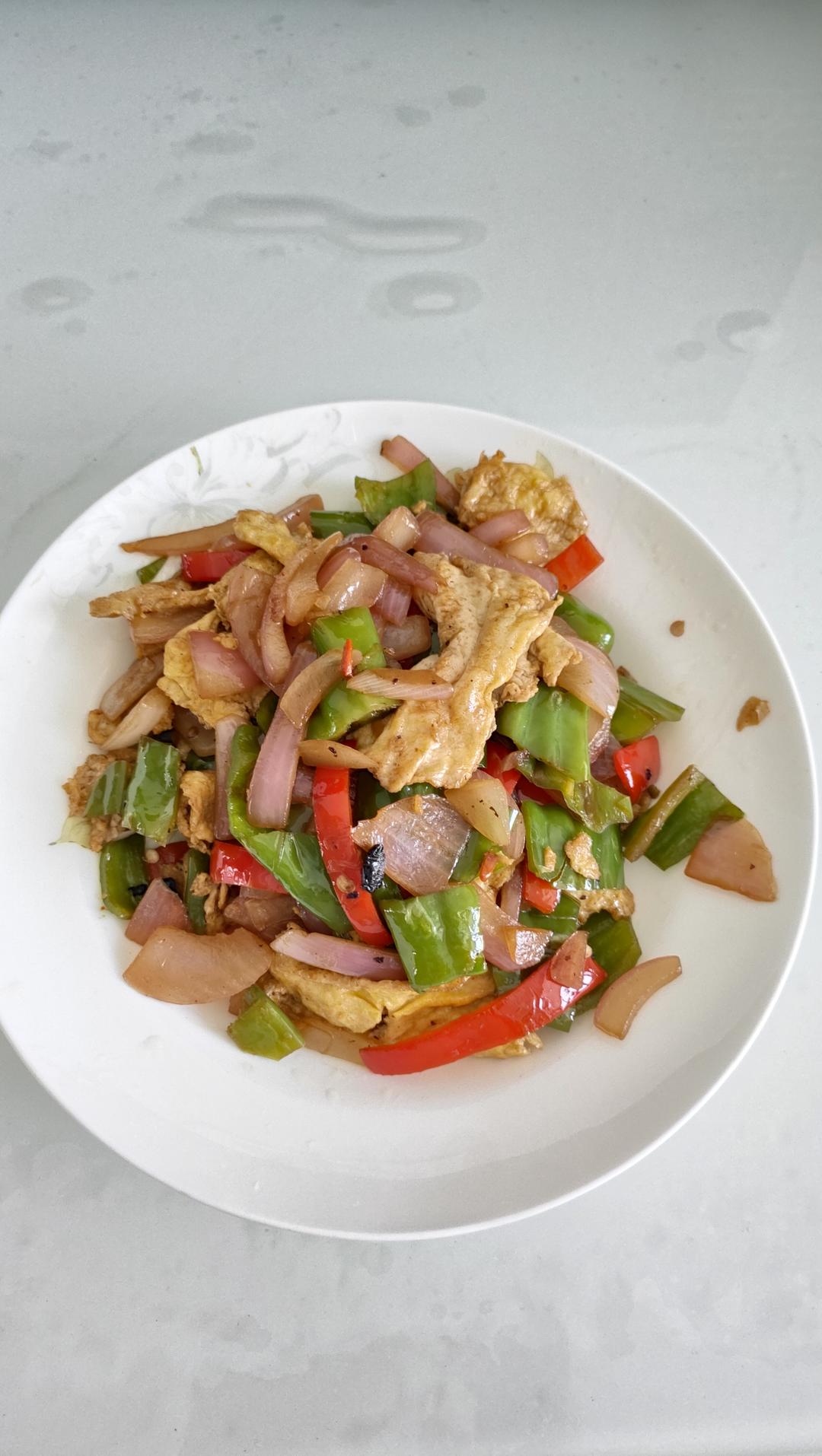 锅气小炒——洋葱辣椒炒蛋