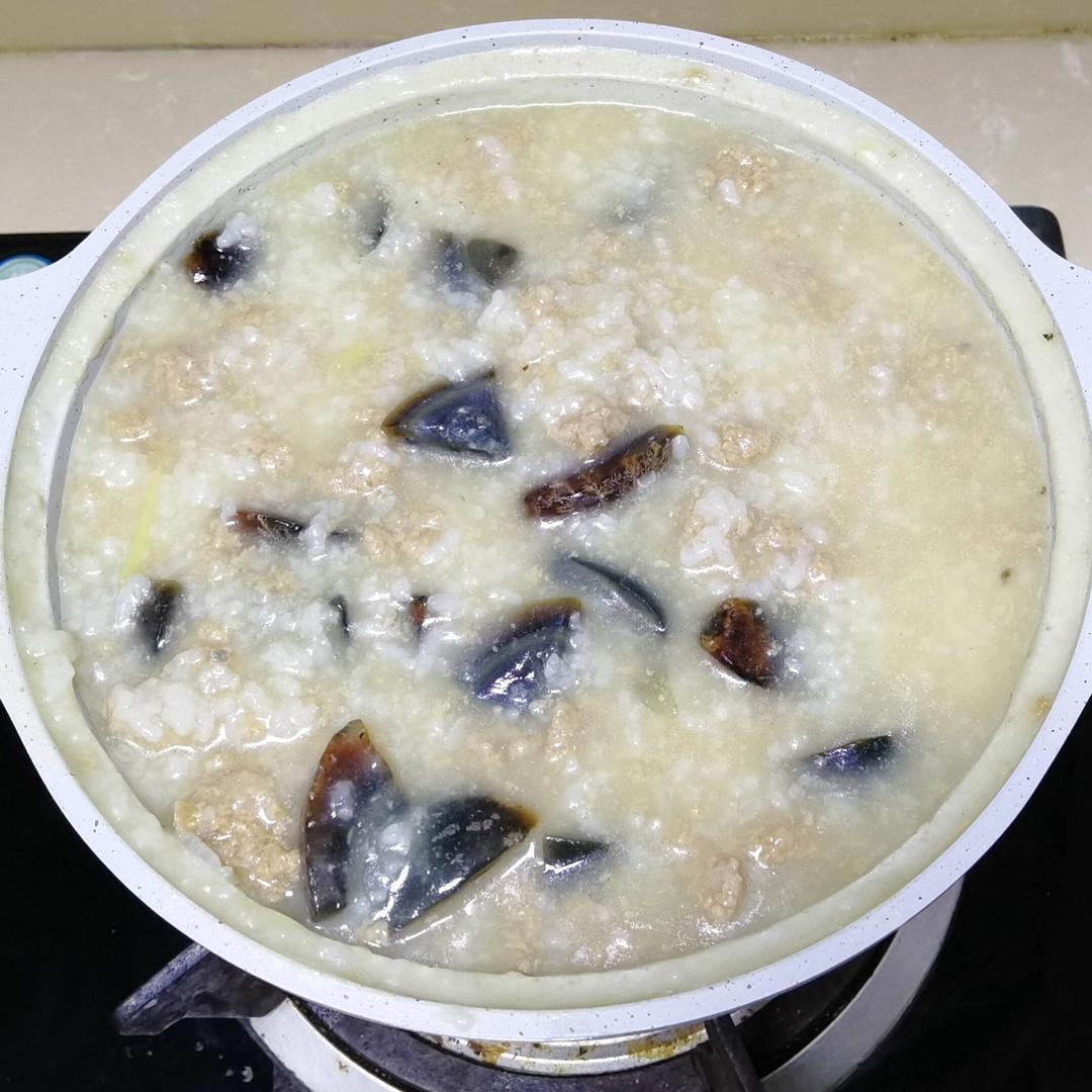 十五分钟快手之香滑皮蛋瘦肉粥(附五分钟电饭煲电压力锅更快捷方法)