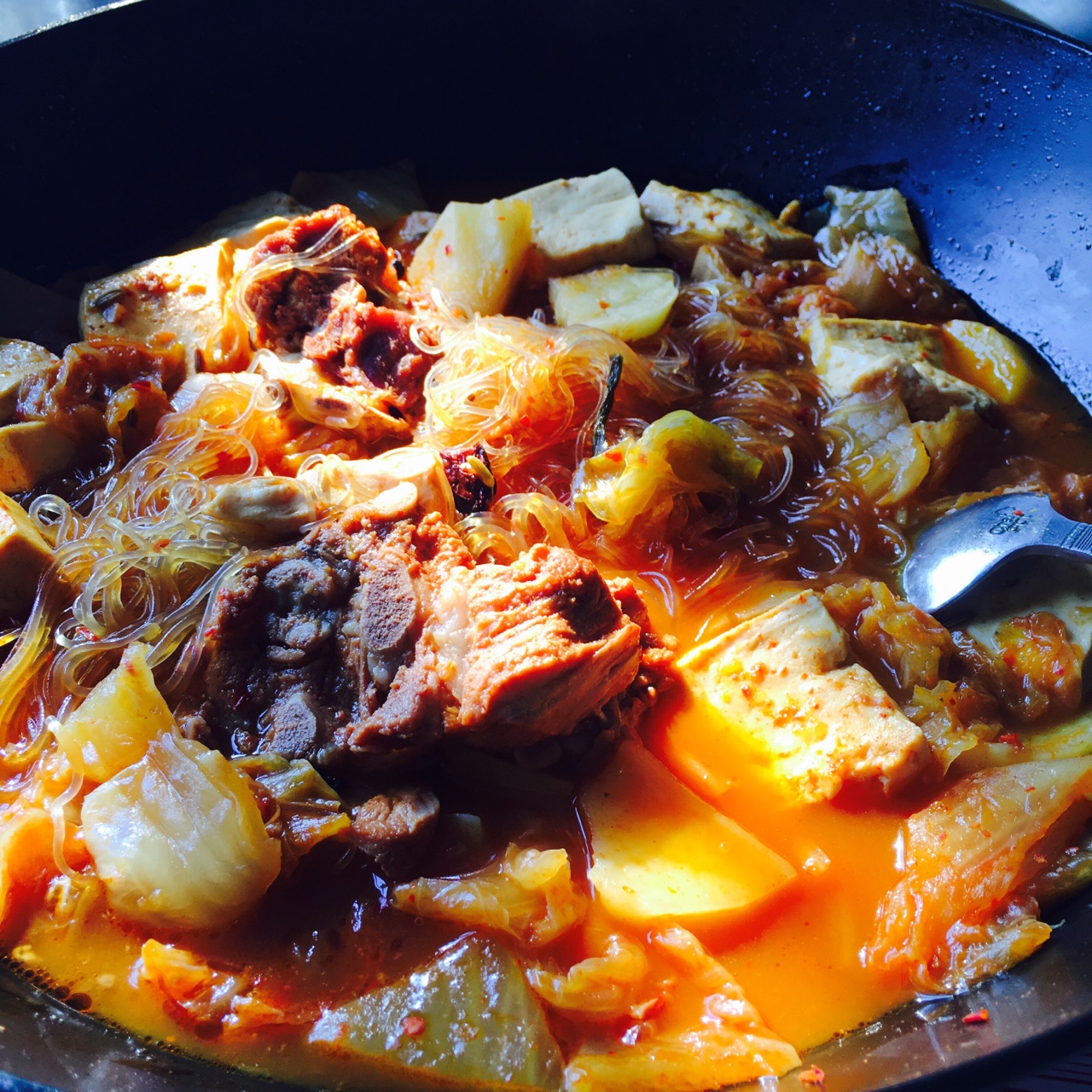 韩式辣白菜土豆排骨汤的做法
