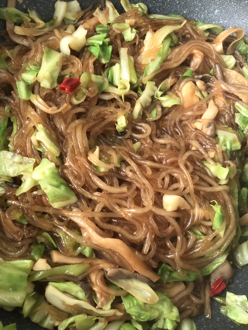 最近爱吃粉丝粉条～包菜炒粉丝