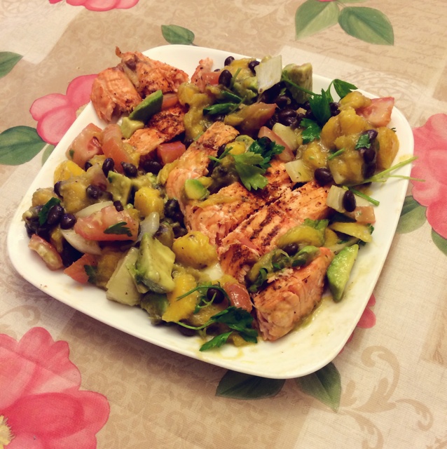 芒果香烤三文鱼（Cajun-spiced Salmon with Mango Salad)