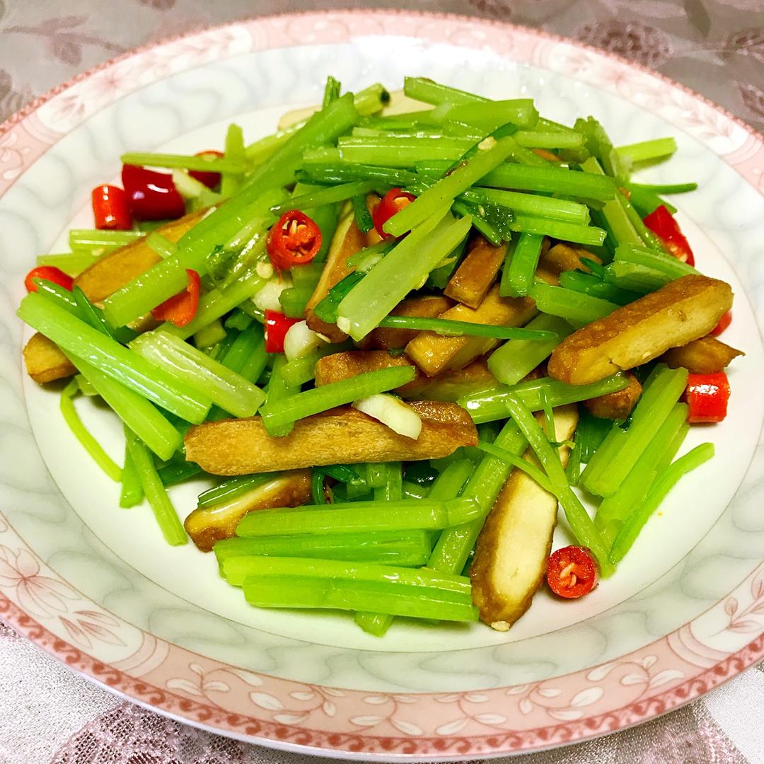 素菜：芹菜炒豆腐干