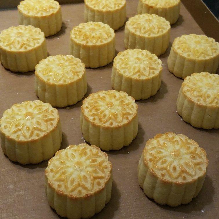 还原半岛奶黄月饼