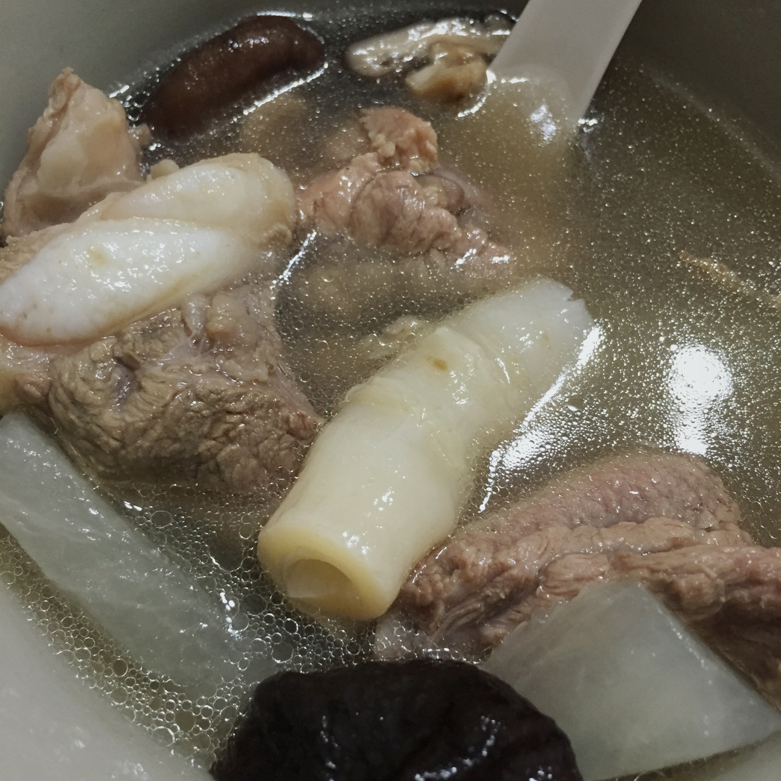 滋补花胶排骨汤