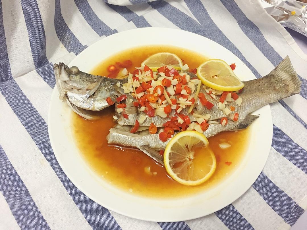 泰式清蒸柠檬鲈鱼