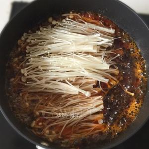 香辣水煮金针菇的做法 步骤5